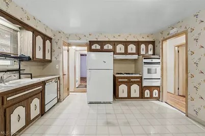 5576 Andover Boulevard, Garfield Heights, OH 44125 - Photo 9
