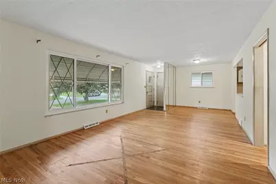 5576 Andover Boulevard, Garfield Heights, OH 44125 - Photo 3