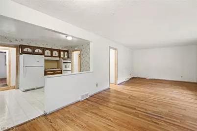 5576 Andover Boulevard, Garfield Heights, OH 44125 - Photo 5