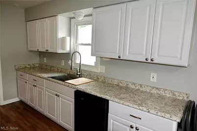 1325 Elmwood Road, Mayfield Heights, OH 44124 - Photo 17