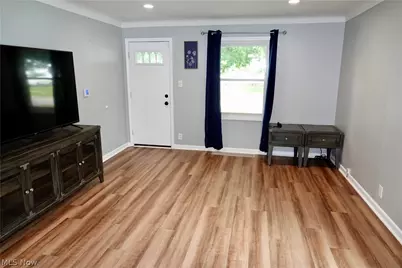 1325 Elmwood Road, Mayfield Heights, OH 44124 - Photo 11