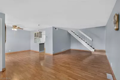 533 Tollis Parkway #1-02, Grandview Heights, OH 44147 - Photo 3