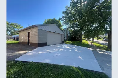 403 N Saint Clair Street, Girard, OH 44420 - Photo 5