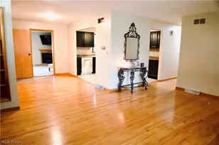 3415 Darbyshire Dr, Canfield, OH 44406 - Photo 5