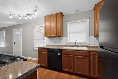 2751 Valley Road, Cuyahoga Falls, OH 44223 - Photo 5