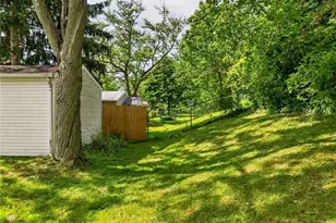 2751 Valley Rd, Cuyahoga Falls, OH 44223 - Photo 25