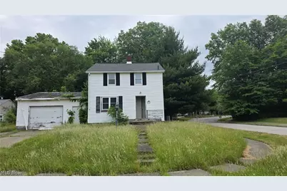 2143 Central Parkway Avenue SE, Warren, OH 44484 - Photo 1