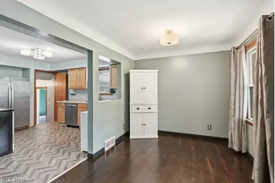 8908 Falls Lane, Grandview Heights, OH 44147 - Photo 5