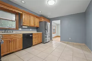 1372 Doncaster Dr, Youngstown, OH 44511 - Photo 3