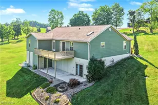 805 Wynncrest Dr, Marietta, OH 45750 - Photo 3