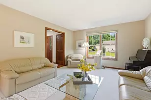 3575 Avanti Ln, Uniontown, OH 44685 - Photo 9