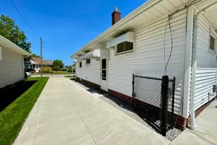 28634 Forest Rd, Willowick, OH 44095 - Photo 5