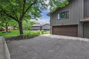 7444 Millrace Ln, Sagamore Hills, OH 44067 - Photo 3
