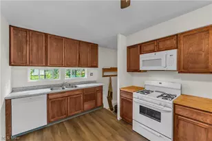 567 Walnut St, Elyria, OH 44035 - Photo 9
