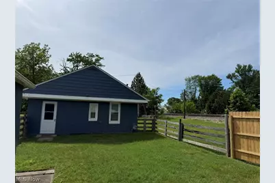 725 Perry Street, Vermilion, OH 44089 - Photo 3