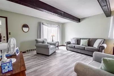 30104 Phillips Avenue, Wickliffe, OH 44092 - Photo 5