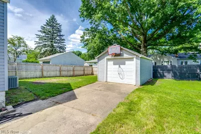 1930 18th Street, Cuyahoga Falls, OH 44223 - Photo 33