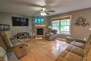 2157 Flame Lake Dr, Roaming Shores, OH 44084 - Photo 7
