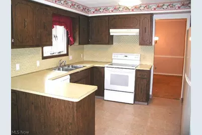 5610 Essex Drive, Green Hills, OH 44131 - Photo 9