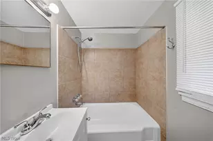 378 Hillwood Dr, Akron, OH 44320 - Photo 29