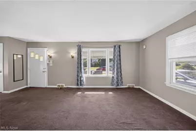 378 Hillwood Drive, Akron, OH 44320 - Photo 5