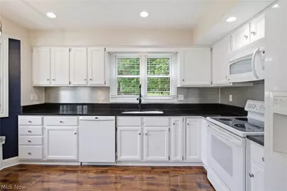 700 Hampton Circle #8, Aurora, OH 44202 - Photo 5
