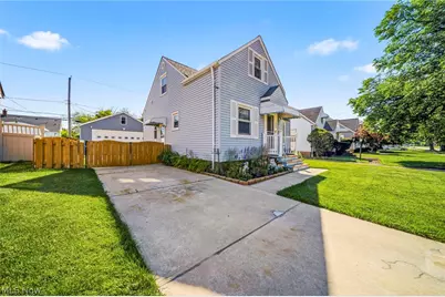 285 E 327th, Willowick, OH 44095 - Photo 3