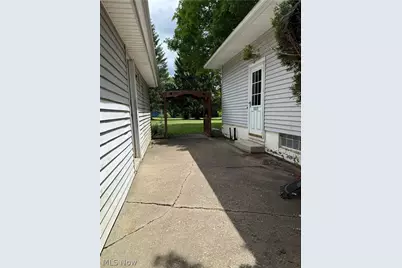 10993 Claridon Troy Road, Chardon, OH 44024 - Photo 17