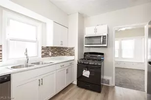 13621 Cranwood Dr, Garfield Heights, OH 44105 - Photo 3