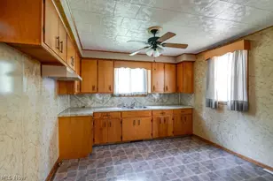 1031 Pike St, Alliance, OH 44601 - Photo 5
