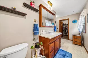 7088 S Meadow Dr, Concord Twp, OH 44077 - Photo 27