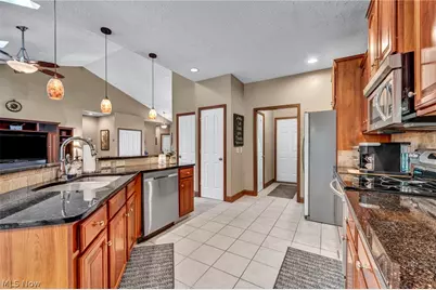 880 Shadow Creek Trail, Amherst, OH 44001 - Photo 13