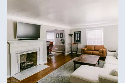 19406 Scottsdale Boulevard, Huber Heights, OH 44122 - Photo 3