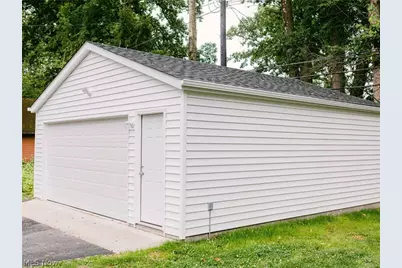 19406 Scottsdale Boulevard, Huber Heights, OH 44122 - Photo 23