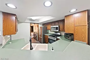 2189 Pinebrook Trail, Cuyahoga Falls, OH 44223 - Photo 15