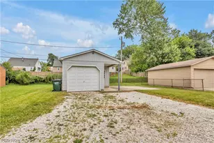 1627 33rd St NE, Canton, OH 44714 - Photo 3