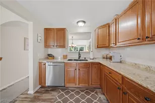 1652 Southpointe Cir NE, Canton, OH 44714 - Photo 9