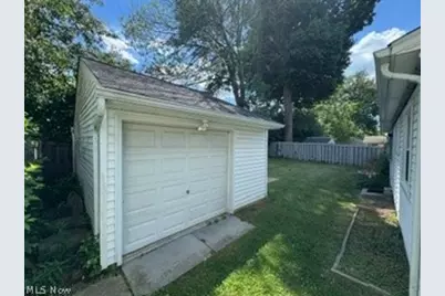 7526 Holly Drive, Mentor on the Lake, OH 44060 - Photo 11
