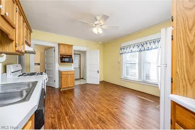 419 Williams Avenue, Williamstown, WV 26187 - Photo 17