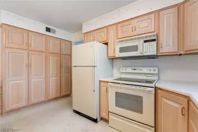 2240 Devonshire Drive NW, Canton, OH 44708 - Photo 9