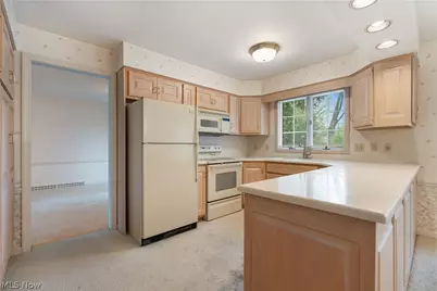2240 Devonshire Drive NW, Canton, OH 44708 - Photo 7