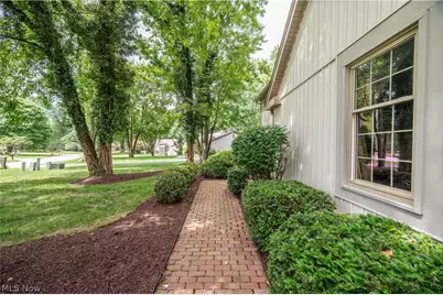 548 Squirrel Hill Drive, Youngstown, OH 44512 - Photo 7
