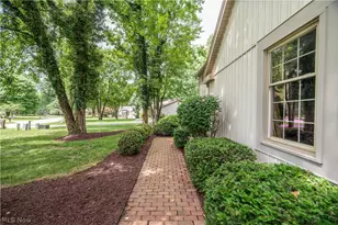 548 Squirrel Hill Dr, Youngstown, OH 44512 - Photo 7