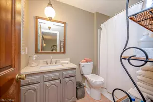 548 Squirrel Hill Dr, Youngstown, OH 44512 - Photo 9