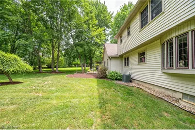 548 Squirrel Hill Drive, Youngstown, OH 44512 - Photo 17