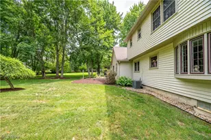 548 Squirrel Hill Dr, Youngstown, OH 44512 - Photo 17