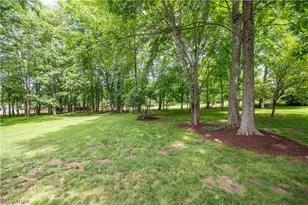 548 Squirrel Hill Dr, Youngstown, OH 44512 - Photo 3
