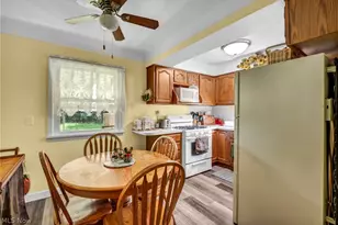301 E 317th St, Willowick, OH 44095 - Photo 11