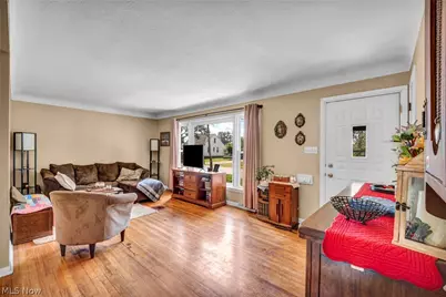 301 E 317th Street, Willowick, OH 44095 - Photo 7