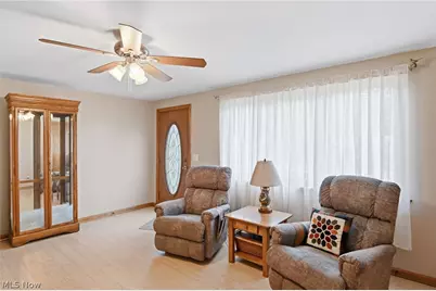 937 Pineview Avenue SE, North Canton, OH 44720 - Photo 5